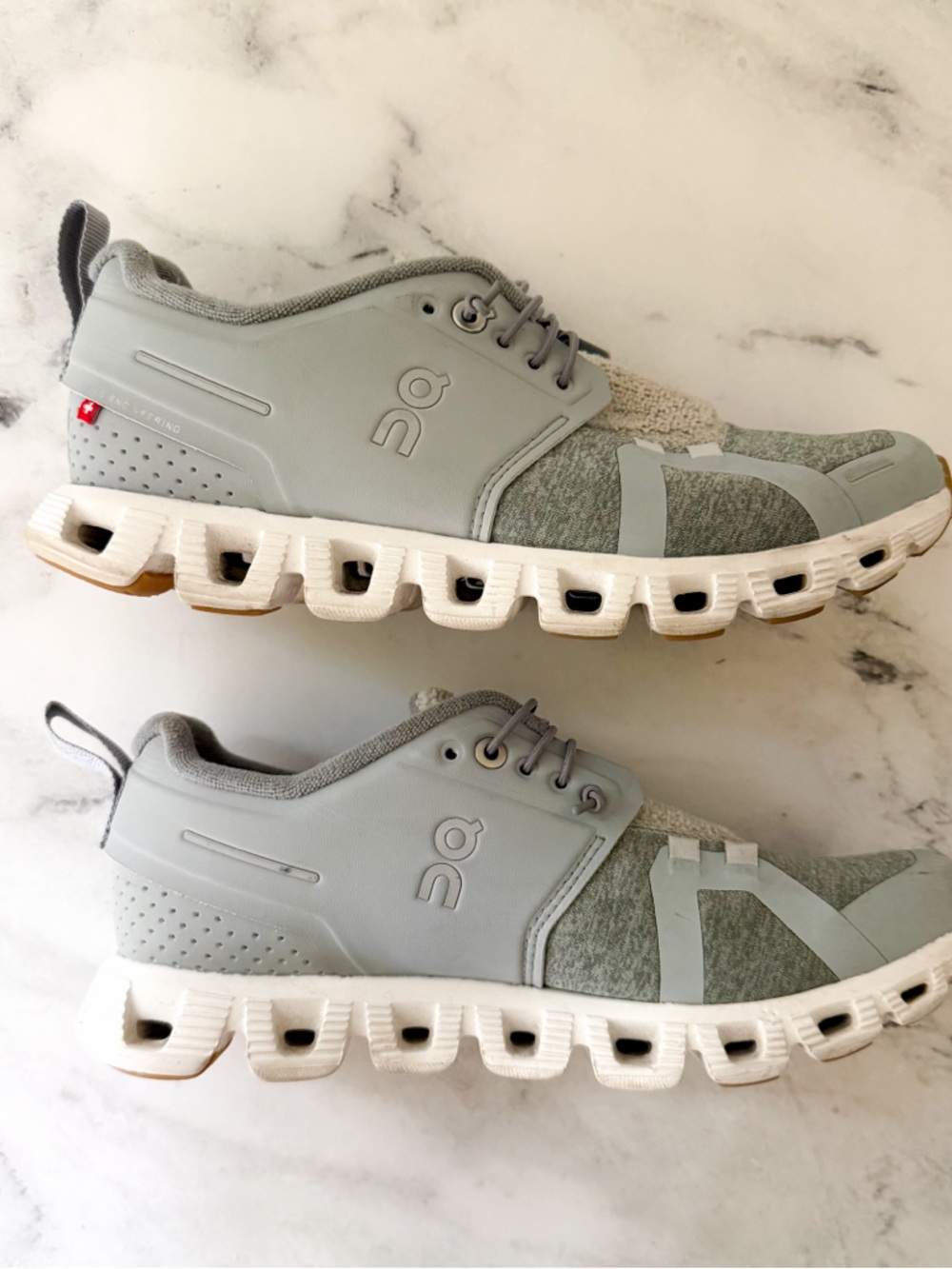 On Cloud Women’s Cloud 5 Sneakers in Terry/Glacier White - Picture 4 of 14